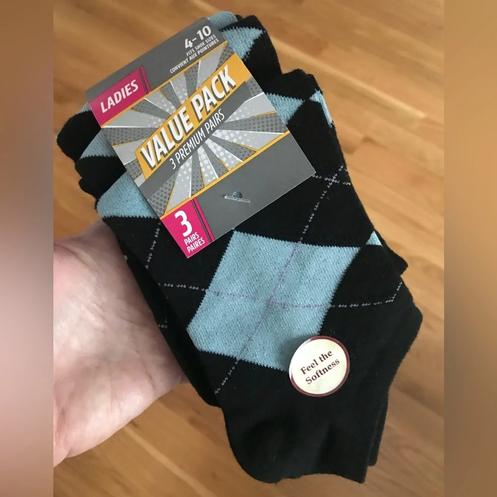 New 3-pair Package Ladies Argyle FOOTIE SOCKS NWT